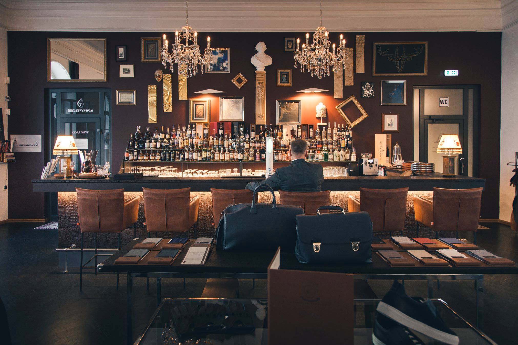 Forward Bespoke Cigar Lounge US Texas