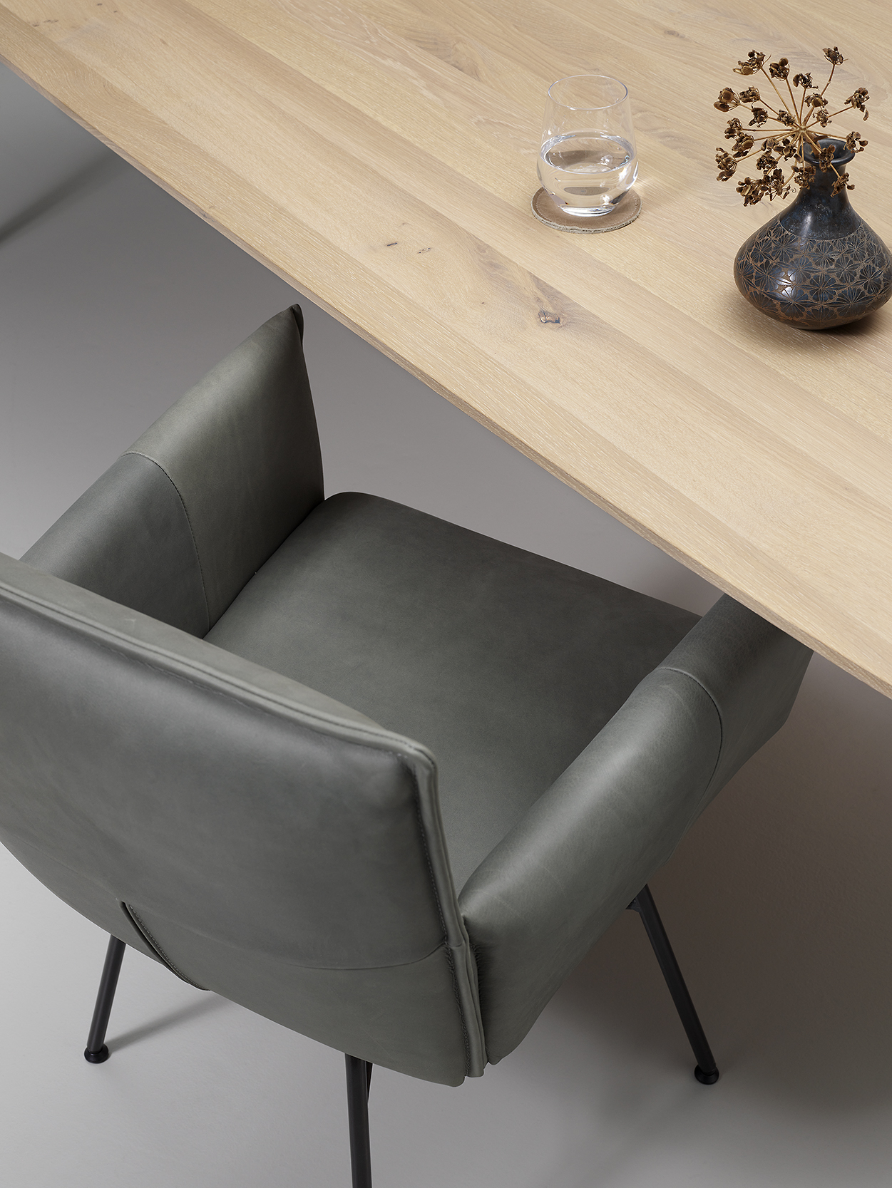 Sanne Chair With Arm Sadie Olive Mood LR